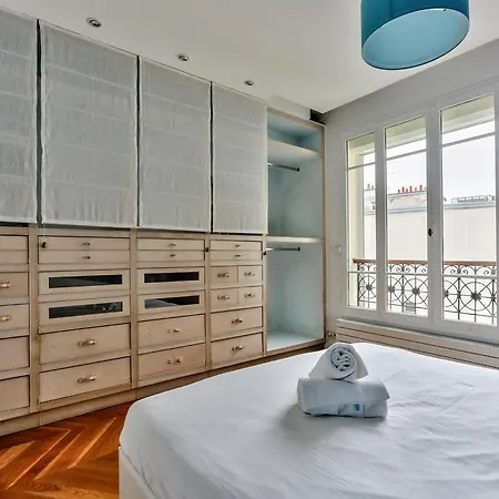 Spacious & Familial Flat Near Louvre Museum